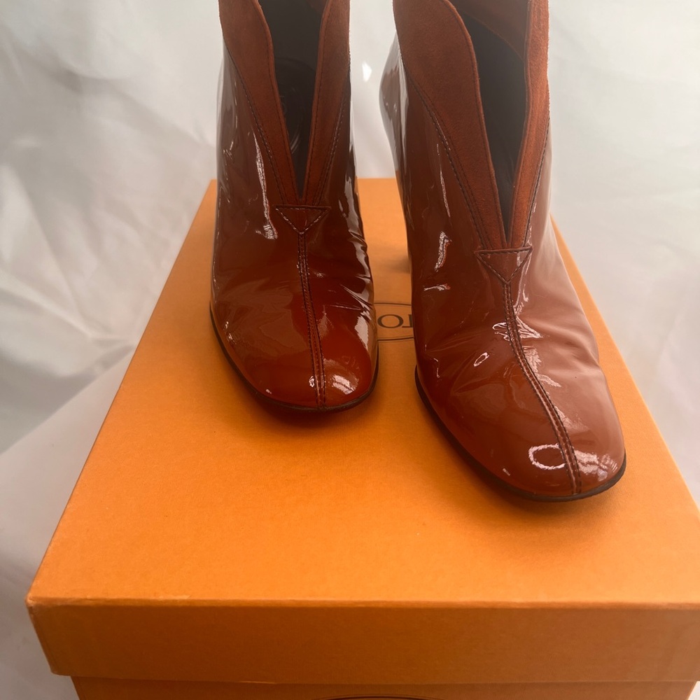 Tod’s Women’s Brown Patent Leather and Suede Ankle Boots